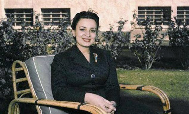 دينا بنت عبد الحميد زوجة الملك حسين
من هم زوجات الملك الحسين بن طلال – ويكيبيديا